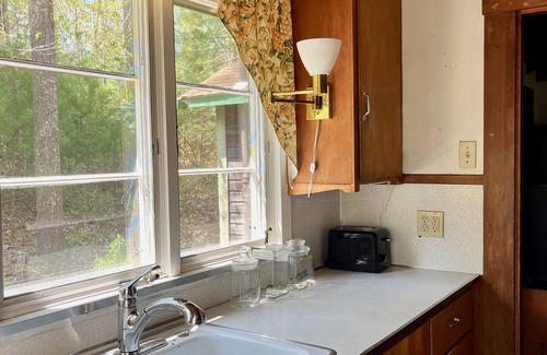 Plymouth Cottage | Cottage on Beautiful Long Pond with Fantastic Sandy Lakefront Beach