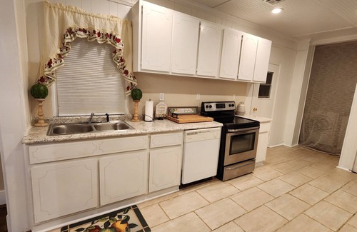Augusta Cottage | Cottage on Greene Street in Olde Town Augusta - walk to downtown