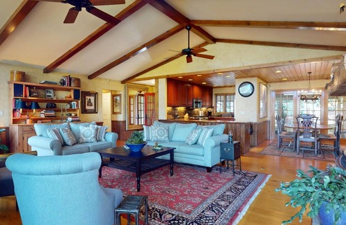 Highlands Cabin | Cottage on Homer Potts | Charming Cottage with Chef`s Dream Kitchen