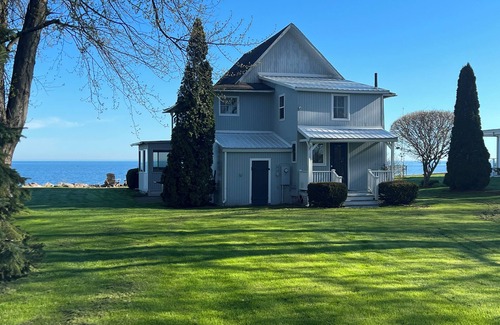 Fancher Cottage | Cottage on Lake Ontario with extra charm and character!