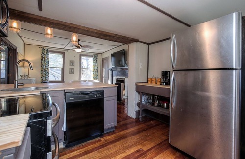 Weston House | Cottage On Main- In The Heart Of Weston