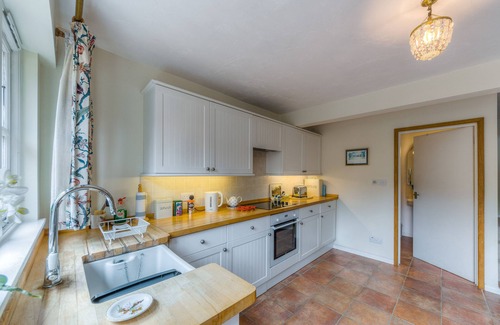 Arundel Cottage | Cottage on outskirts of Arundel with private secure parking