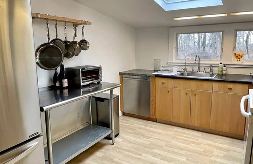 Southold Cottage | Cottage on private road and 5-min walk to beach