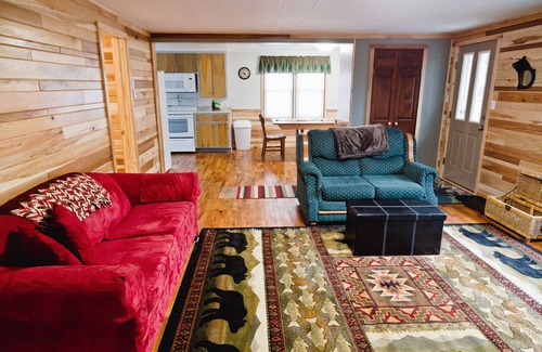 Bellaire Cottage | Cottage On River - close to Torch Lake, sleeps 8