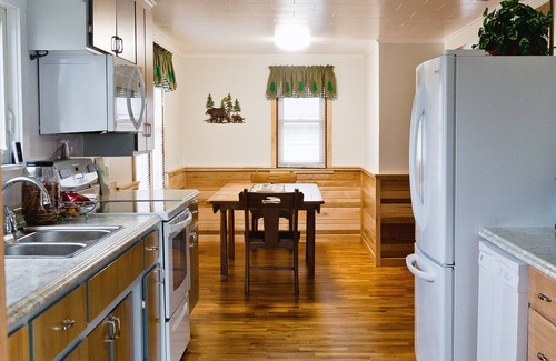Bellaire Cottage | Cottage On River - close to Torch Lake, sleeps 8