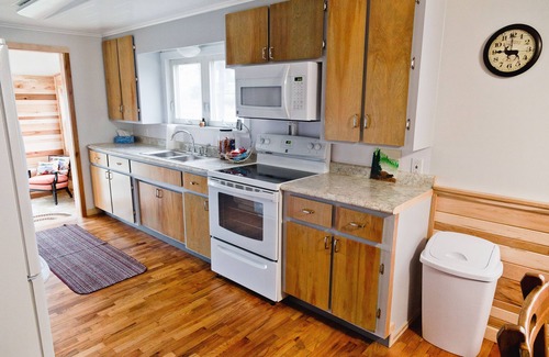 Bellaire Cottage | Cottage On River - close to Torch Lake, sleeps 8
