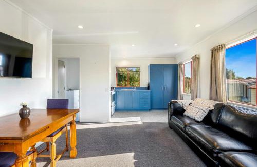 Waikanae House | Cottage on Rutherford - Waikanae Holiday Home