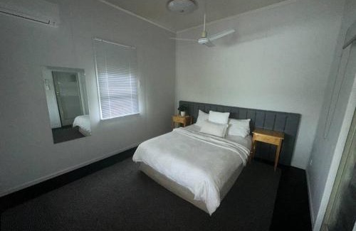 Sandgate House | Cottage on the Bay