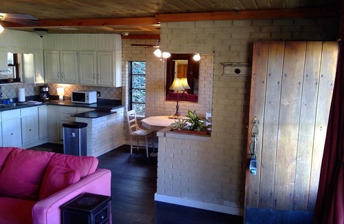 Logan Cottage | Cottage on the Lake. 10 steps from Lake Logan