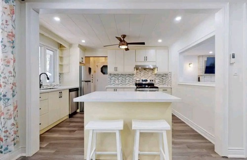 Bracebridge House | COTTAGE ON THE MUSKOKA RIVER!!!