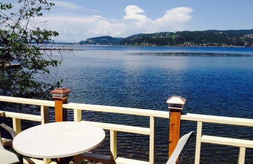 Coeur d'Alene Cottage | Cottage on the Shore: Private Dock, Relaxing Views, Grass Lawn