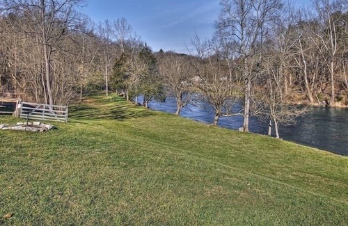 Bristol Cabin | Cottage on the South Holston River-900 Ft of Private River Frontage