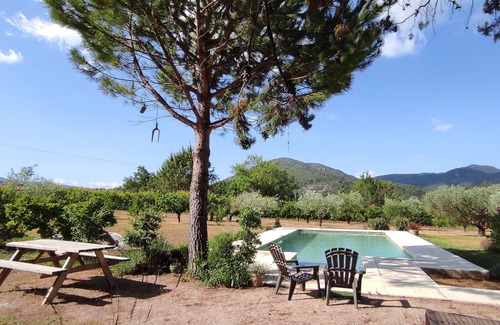 Entrechaux Cottage | Cottage 'Romarin' with Mountain View, Wi-Fi and Air Conditioning