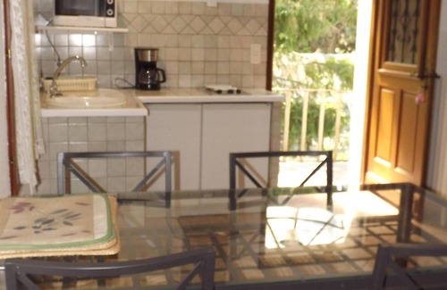 Cavaillon Apartment | Cottage studio in the countryside