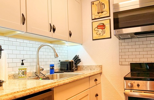 Puyallup Cottage | Cottage Studio near WA State Fair and Sparks Stadium