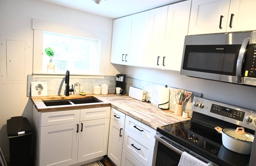 Lincoln Heights House | Cottage Style Bungalow-Entire House-Spokane