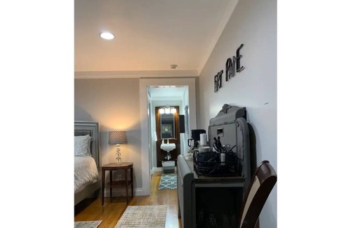 Fort Payne Apartment | Cottage Suite - Queen Bed & 1 Bath