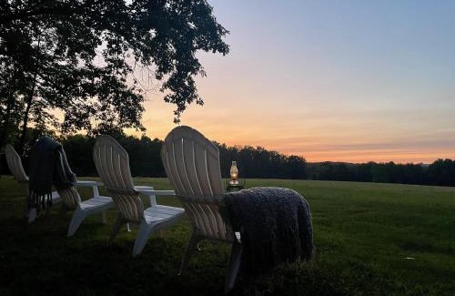 Corinna Apartment | Cottage That Overlooks The Field