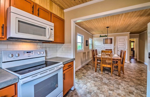 Byrdstown Cottage | Cottage w/Deck & BBQ: 2 Mi to Dale Hollow Lake!