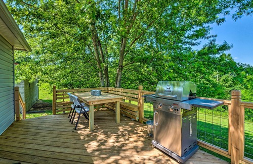 Byrdstown Cottage | Cottage w/Deck & BBQ: 2 Mi to Dale Hollow Lake!
