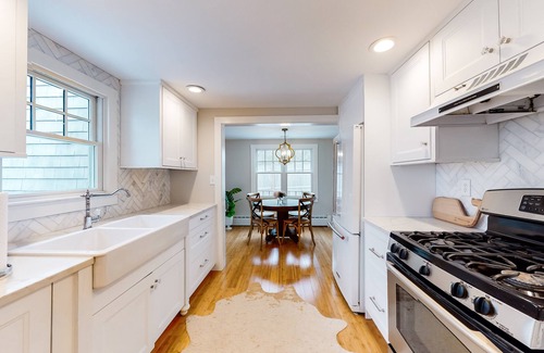 Vineyard Haven House | Cottage w/water views from front yard, central ac & fireplace