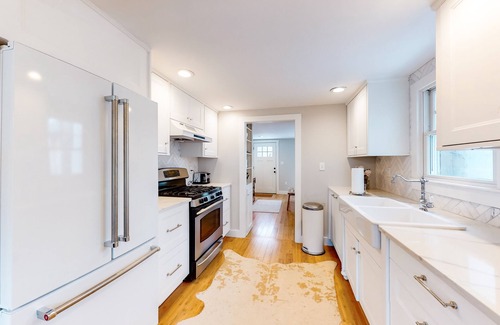Vineyard Haven House | Cottage w/water views from front yard, central ac & fireplace