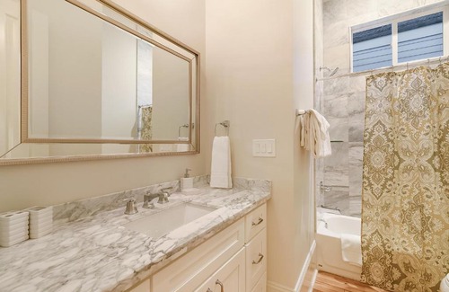 Faubourg Lafayette Apartment | Cottage with 3 Bedrooms near St. Charles with a Pool