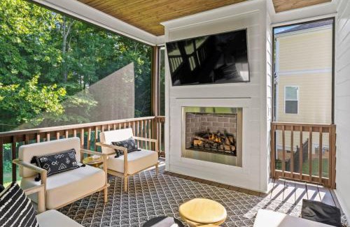 Tullahoma House | Cottage with 3 King Beds, 3 min to Marina, Fire Pit