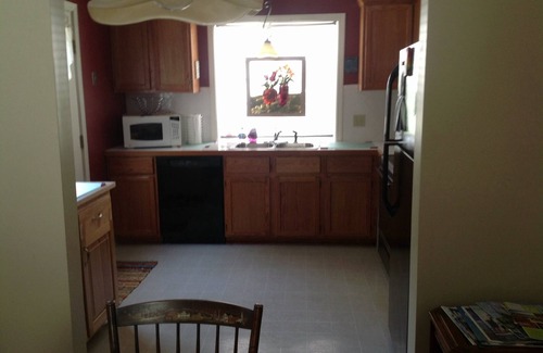 Spring Lake House | COTTAGE WITH ACCESS TO PRIVATE BEACH ON SPRING LAKE.