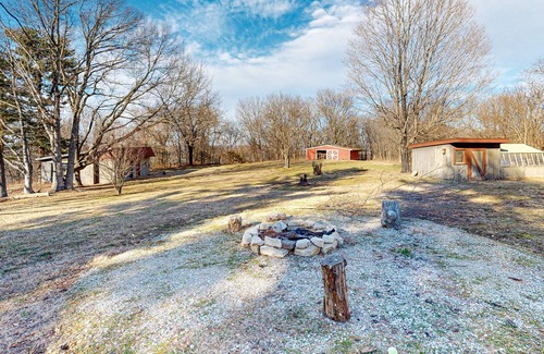 Eureka Springs Cottage | Cottage with garden patio, washer/dryer, central AC & grill