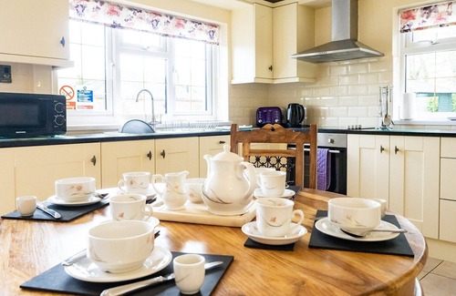 Alford Cottage | Cottage with one double with ensuite shower and one twin.