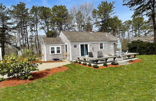 Hyannis Port Cottage | Cottage with private beach in Hyannis Port