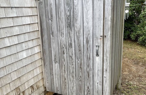 Hyannis Port Cottage | Cottage with private beach in Hyannis Port