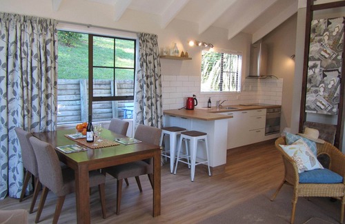 Akaroa House | Cottage with stunning sea views