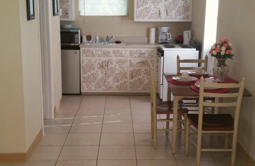Laurel Cottage | Cottage within walking distance to Casey Key Beach