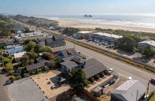 Rockaway Beach House | Cottages at Rockaway Beach Suite #4