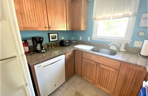 Summer Village Cottage | Cottages at Summer Village, fully furnished cottage, Wi-fi, heated pools, hot tub
