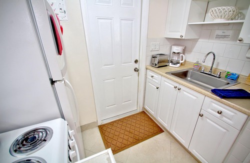 Pompano Beach Apartment | Cottages by the Ocean