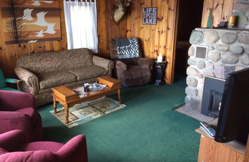 Hayward Cottage | Cottages on Round Lake, up to 6 people in each