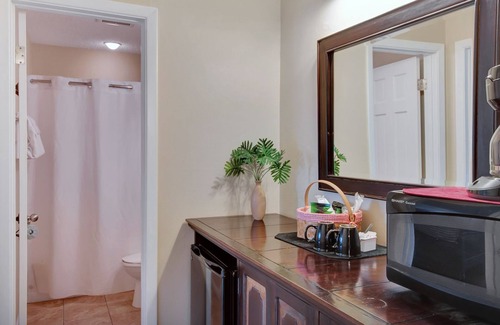 Ono Island Hotel | Cottages on the Green