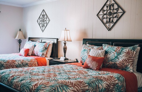 Ono Island Hotel | Cottages on the Green