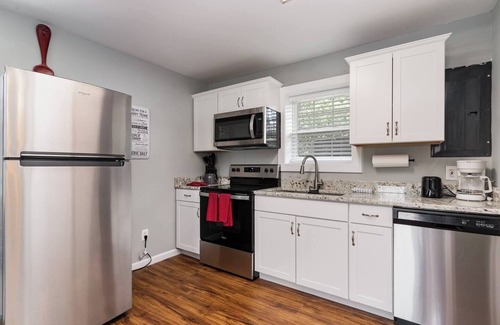 Atlantic Beach House | Cottages @ Pearl Beach - Walk to Beach -Suite A