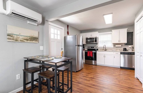 Atlantic Beach House | Cottages @ Pearl Beach - Walk to Beach -Suite A