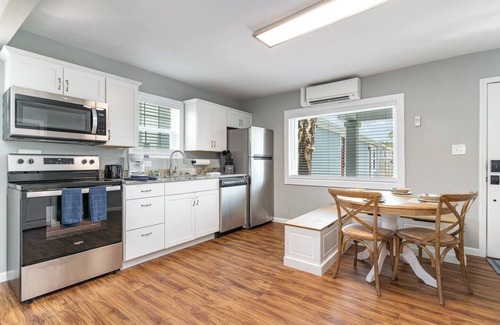 Atlantic Beach House | Cottages @ Pearl Beach -Walk To Beach-Suite B