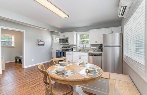 Atlantic Beach House | Cottages @ Pearl Beach -Walk To Beach-Suite B