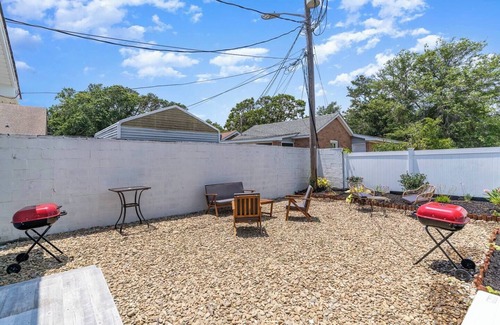 Atlantic Beach House | Cottages @ Pearl Beach -Walk To Beach-Suite B