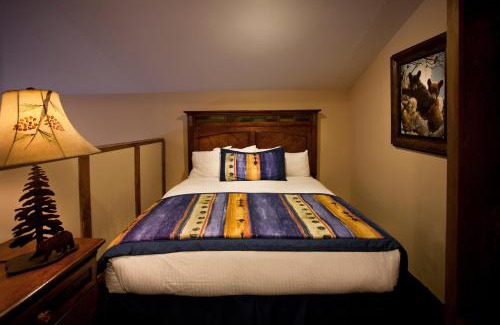 Taos Ski Valley Cabin | Cottam's Lodge by Alpine Village Suites