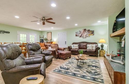 Cotter House | Cotter Home with Deck about 1 Mi to Big Spring Park!