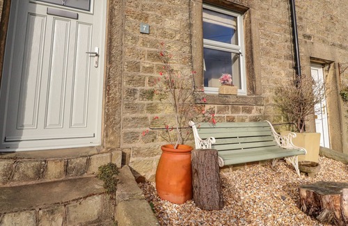 Preston Cottage | COTTON FOX COTTAGE, pet friendly, with open fire in Garstang