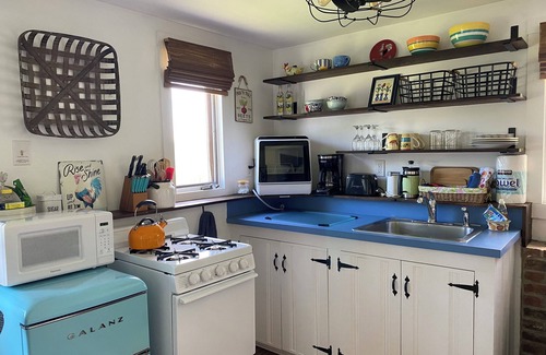 Shelburne Cottage | Cottontail Cottage with SAUNA and Fireplace
